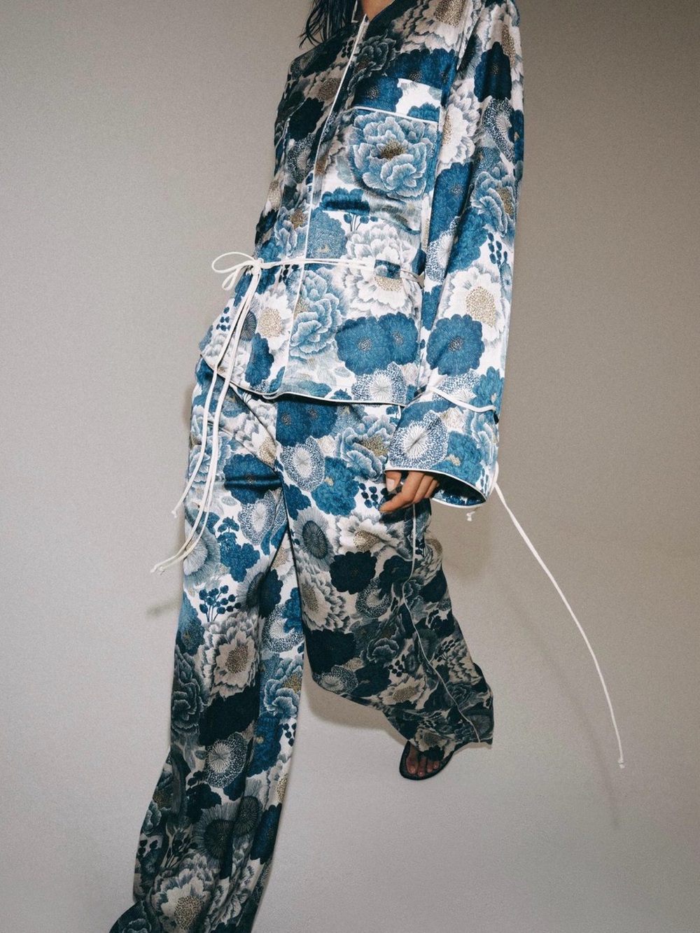 Zara Blue Floral Wide-Leg Pants and Kimono Pants Set - Picture 4 of 15